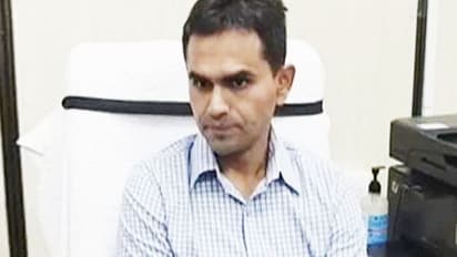 ಮುಂಬೈ ಏರ್ಪೋರ್ಟ್‌ನಲ್ಲಿ ಶಾರೂಖ್‌ನನ್ನು ತಡೆದ NCB ಆಫೀಸರ್ ವಾಂಖೆಡೆ