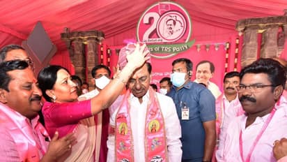 టీఆర్ఎస్ బైలాస్లో కీలక సవరణలు: కేటీఆర్కి మరిన్ని బాధ్యతలు