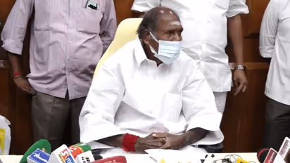 அரசு அதிகாரிகளால் மனஉளைச்சல் ஏற்படுகிறது - முதல்வர் அதிருப்தி