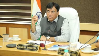 'ഡിസംബർ ഒന്നിന് മുമ്പായി എല്ലാവർക്കും ആദ്യ ഡോസ് കൊവിഡ് വാക്സീൻ'; സംസ്ഥാനങ്ങൾക്ക് ആരോഗ്യമന്ത്രിയുടെ നിർദ്ദേശം