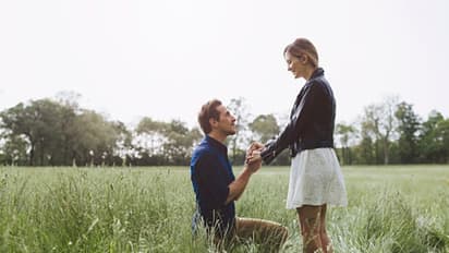 Relationship Tips: अगर जीतना है पार्टनर के दिल तो इन पांच तरीकों से उसे करें Propose, हां में मिलेगा उत्तर