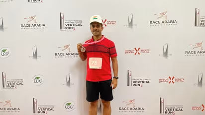 റിയാദ് കിംഗ്ഡം ടവറിന് മുകളിലേക്ക് ഓടിക്കയറിയത് 16.55 മിനുട്ടിൽ, താരമായി സൈഫുദ്ദീൻ