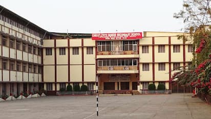 'പതിനഞ്ച് ദിവസത്തിനുള്ളില് സരസ്വതി വിഗ്രഹം സ്ഥാപിക്കണം'; സഭ സ്കൂളിന് മുന്നറിയിപ്പുമായി വിഎച്ച്പി