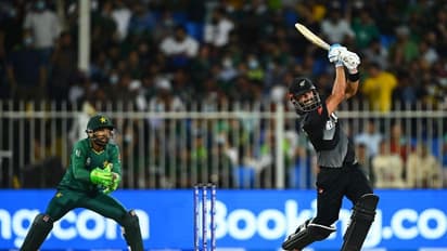 ടി20 ലോകകപ്പ്: പാക്കിസ്ഥാനെതിരെ ന്യൂസിലന്ഡിന് ബാറ്റിംഗ് തകര്ച്ച