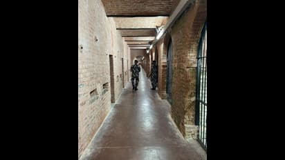 ವೀರ ಸಾವರ್ಕರ್‌ ಇದ್ದ ಸೆಲ್‌ಗೆ ಭೇಟಿ ನೀಡಿ 'ಸತ್ಯ' ಹೇಳಿದ ಕಂಗನಾ!