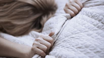 டுட்டோரியல் காலேஜில் வைத்து உல்லாசம்.. பாஸ் பண்ண வைப்பதாக கூறி 17 வயது மாணவியை மாசமாக்கிய ஆசிரியர்..!