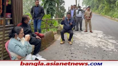 Mamata Banerjee: 'চলো যাই', চা খেতে খেতে উত্তরবঙ্গে ইন্দ্রনীলের গানে মাতলেন মুখ্যমন্ত্রী