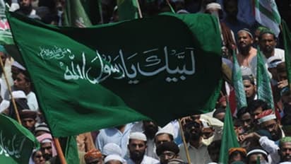 कट्टरपंथी संगठन TLP के सामने इमरान सरकार ने टेके घुटने, आतंकवादियों की लिस्ट से बाहर किया साद रिजवी का नाम