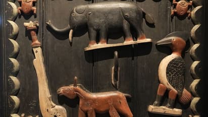 ആഫ്രിക്കയില്നിന്നും അടിച്ചുമാറ്റിയ അമൂല്യ വസ്തുക്കള് ഫ്രാന്സ് തിരിച്ചുകൊടുക്കുന്നു