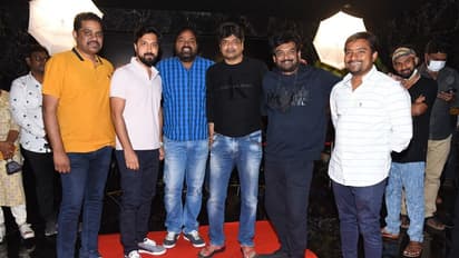 `రొమాంటిక్` గ్రాండ్ ప్రీమియర్స్ రెడ్ కార్పెట్లో రాజమౌళి, సత్యదేవ్, పూరీ, వంశీపైడిపల్లి, మోహన్రాజా సందడి