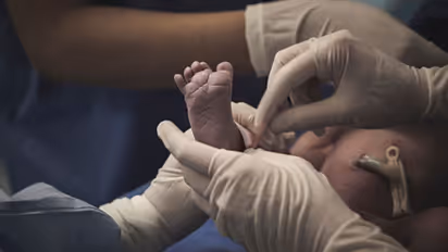 Hosapete: ತ್ರಿವಳಿ ಮಕ್ಕಳಿಗೆ ಜನ್ಮ ನೀಡಿದ ತಾಯಿ