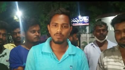 Huzurabad Bypoll: బిజెపి శ్రేణులపై టీఆర్ఎస్ మున్సిపల్ ఛైర్మన్ దాడి... జమ్మికుంటలో ఉద్రిక్తత