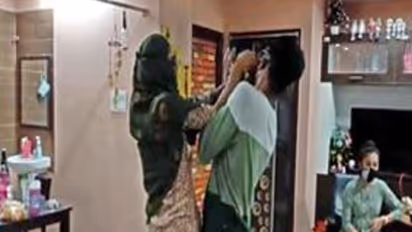 మరో మహిళతో భర్త వివాహేతర సంబంధం.. రెడ్ హ్యాండెడ్గా పట్టుకున్న భార్య.. ఏం చేసిందంటే..?