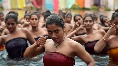 Rashmika mandanna:పైట తీసేసి నడుము, నాభీ చూపిస్తూ రష్మిక రచ్చ... ఇంత హాట్ గా ఎప్పుడూ చూసి ఉండరు!