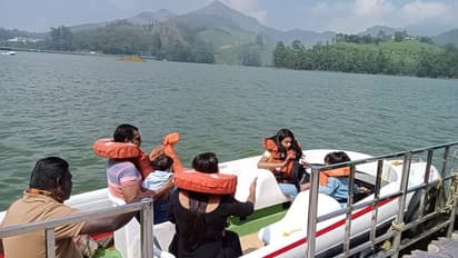 നിരോധനം പിന്വലിച്ചു; മൂന്നാറിലേക്ക് സന്ദര്ശകർ എത്തിത്തുടങ്ങി