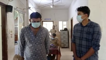 കൊല്ലത്ത് ഫോൺ വാങ്ങാനെന്ന വ്യാജേന എത്തി മോഷ്ടിച്ചു; സിസിടിവിയിൽ കുടുങ്ങി, അറസ്റ്റ്