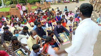 ആദിവാസികൾക്ക് കൃഷിഭൂമി നൽകണമെന്ന് ആവശ്യം, ഉപരോധസമരവുമായി ഗോത്രജനത കൂട്ടായ്മ