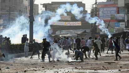 कट्टरपंथियों के खौफ में पाकिस्तान; तालिबान की राह पर TLP, देखें कुछ Shocking Pictures