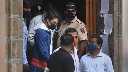 Aryan Khan Bail- সম্ভাব্য তিনটের পর বাড়ির পথে রওনা দেবে আরিয়ান, ভিড় আটকাতে মন্নতের সামনে পুলিশ ব্যরিকেট