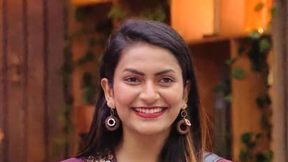 ఆ డైరెక్టర్ లక్ష ఇస్తా వస్తావా అన్నాడు, స్క్రీన్ షాట్స్ కూడా ఉన్నాయి...  బిగ్ బాస్ శ్వేత వర్మ సంచలన కామెంట్స్