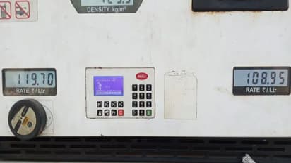 मध्यप्रदेश के इस जिले में मिल रहा सबसे महंगा पेट्रोल..सवा सौ रुपए प्रति लीटर होने जा रही कीमत,डीजल भी महंगा