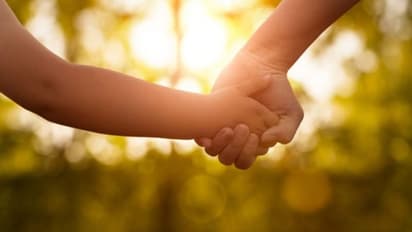 പേഴ്‌സില്‍ കുഞ്ഞുമകള്‍ കരുതിയ 'സ്നേഹസമ്മാനം'; ചിത്രങ്ങള്‍ പങ്കുവച്ച് യുവതി