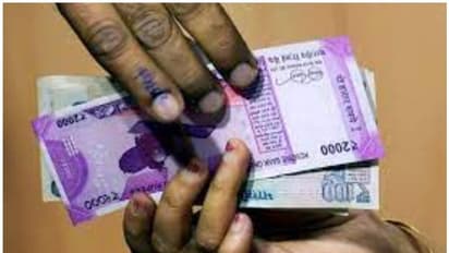 പെരിന്തൽമണ്ണ സബ് രജിസ്ട്രാർ ഓഫീസിൽ രാത്രി വിജിലൻസ് പരിശോധനക്കെത്തി; സബ് രജിസ്ട്രാറും പ്യൂണും കുടുങ്ങി