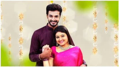 Roja Serial:  'ரோஜா' சீரியல் பிரபலத்திற்கு குவா... குவா..! குழந்தையின் கியூட் புகைப்படத்தோடு தெரிவித்த ஷாமிலி!