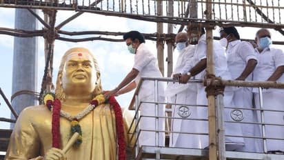 முத்துராமலிங்க தேவர் - மருது சகோதரர் சிலைக்கு மாலை அணிவித்து மரியாதை செலுத்திய முதல்வர் ஸ்டாலின்!