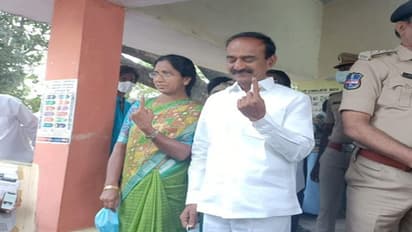 Huzurabad bypoll: ఓటు హక్కు వినియోగించుకున్న ఈటల దంపతులు.. ఈరోజు కూడా డబ్బు పంచుతున్నారు.. ఈటల కామెంట్స్
