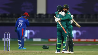 T20 World Cup: बेटी संग पाकिस्तान का मैच देखने पहुंचे Shahid Afridi, दामाद की बॉलिंग देख उड़े होश