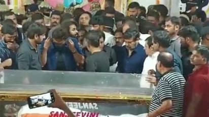 Puneeth Rajkumar: భగవంతుడు పునీత్‌కి అన్యాయం చేశాడంటూ చిరంజీవి భావోద్వేగం.. వెంకీ, శ్రీకాంత్‌, అలీ నివాళి..