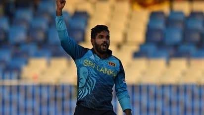 டாஸ் வென்ற இலங்கை பேட்டிங் – டி20 உலகக் கோப்பையில் விளையாடும் தோனியின் செல்லப்பிள்ளை பதிரனா!