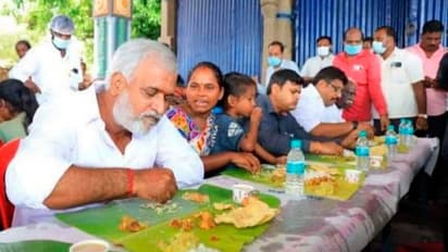 ജാതിയുടെ പേരില് സൗജന്യ അന്നദാനം നിഷേധിച്ച യുവതിക്കൊപ്പം ഭക്ഷണം കഴിച്ച് തമിഴ്നാട് ദേവസ്വം മന്ത്രി