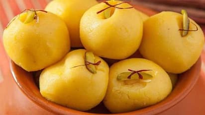 Diwali 2021: दूधी हलवा से लेकर धारवाड़ पेड़ा तक, भारत के कोने-कोने में दिवाली पर बनाई जाती है ये स्पेशल मिठाई