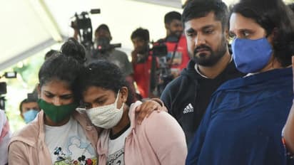 ತಂದೆಗೆ ಪೂಜೆ ಸಲ್ಲಿಸಿ SSLC ಪರೀಕ್ಷೆ ಬರೆದ ಅಪ್ಪು ಮಗಳು