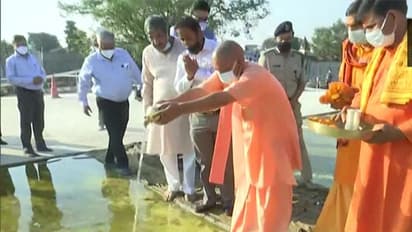CM योगी ने पूरी की अफगानिस्तान की लड़की की इच्छा, अयोध्या में काबुल नदी के जल से किया रामलला का अभिषेक