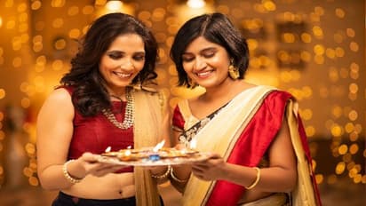 ದೀಪಾವಳಿಯ ಸಂಭ್ರಮವನ್ನು ಸ್ಟೈಲಿಷ್ ಆಗಿ ಎಂಜಾಯ್ ಮಾಡಲು ಈ ರೀತಿ ಡ್ರೆಸ್ ಮಾಡಿ