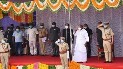 கலைக்கட்டியது புதுச்சேரி விடுதலை நாள்… கொடியேற்றினார் முதல்வர் ரங்கசாமி!!