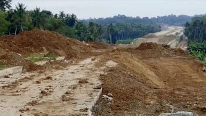 കാരോട് ബൈപ്പാസിൽ നിർമ്മാണത്തിലിരുന്ന 40 അടി ഉയരമുള്ള പാർശ്വഭിത്തി 100 മീറ്റർ നീളത്തിൽ ഇടിഞ്ഞുവീണു