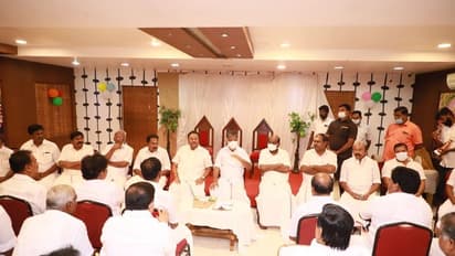 அதிமுகவில் ஒற்றை தலைமை..! ஓபிஎஸ் உடன் அவசர ஆலோசனை நடத்திய முன்னாள் அமைச்சர்கள்