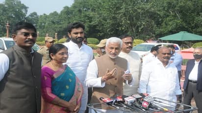 టీడీపీ గుర్తింపు రద్దు చేయాలి.. రాష్ట్రపతిని కలిసి వైసీపీ ఎంపీలు...