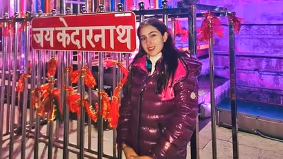 Sara Ali Khan in Kedarnath: सैफ की बेटी की केदारनाथ यात्रा पर भड़के कट्टरपंथी, कर रहे भद्दे कमेंट्स