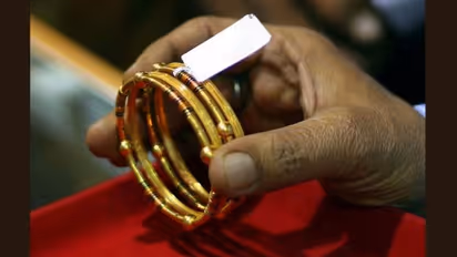 gold rate today: கணிக்க முடியாத தங்கம் விலை! சவரன் ரூ37ஆயிரத்துக்கும் கீழ் சரிவு: இன்றைய நிலவரம் என்ன?