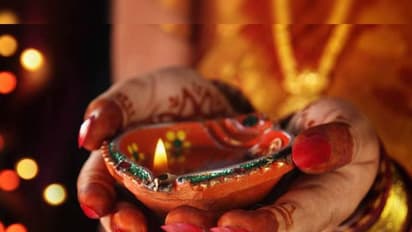 Karthigai Deepam 2023 :  கார்த்திகை தீபத்திற்கு என்ன செய்ய வேண்டும்? எத்தனை விளக்குகள் ஏற்ற வேண்டும் தெரியுமா?