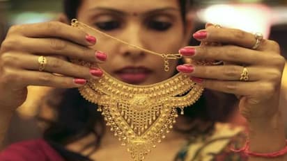 Gold Rate Today:  സ്വർണവിലയിൽ വമ്പൻ ഇടിവ്;  ഈ മാസത്തെ ഏറ്റവും കുറഞ്ഞ നിരക്ക്