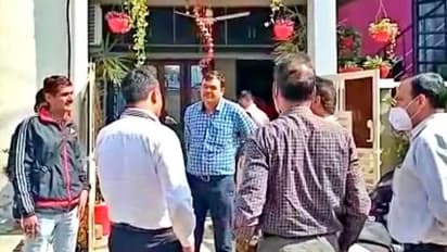 करोड़ों का मालिक निकला एक कांस्टेबल, कारों का काफिला और बंगले देख अफसरों के भी उड़े होश