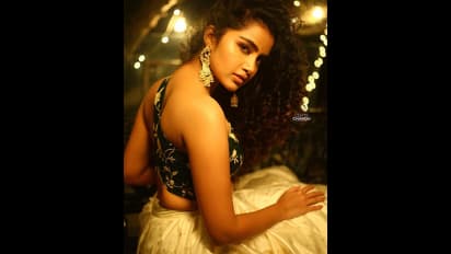 కేక పెట్టిస్తున్న అనుపమ హాట్ లుక్.. అలా చూస్తూ ఉండిపోతారు