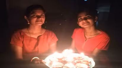 వెలుగులు వెదజల్లే... దీపావళి..!