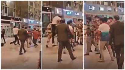 விஜய் சேதுபதி மீது அட்டாக்...! எகிறி எட்டி உதைத்த நபர்..! பரபரப்பு வீடியோ...